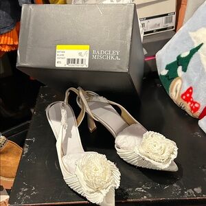 Badgley Mischka size 8 Ivory Floral Slingback Heels